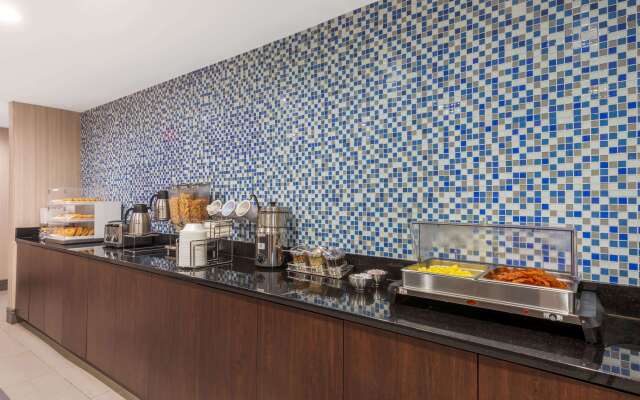 La Quinta Inn & Suites by Wyndham Aberdeen-APG