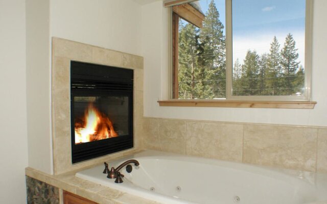 The Pine Tree Lodge