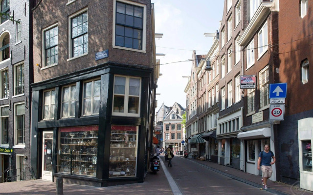 Nieuwezijds Apartments
