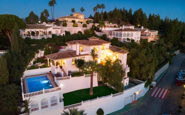 Large Luxury Family Villa 500m From Beach