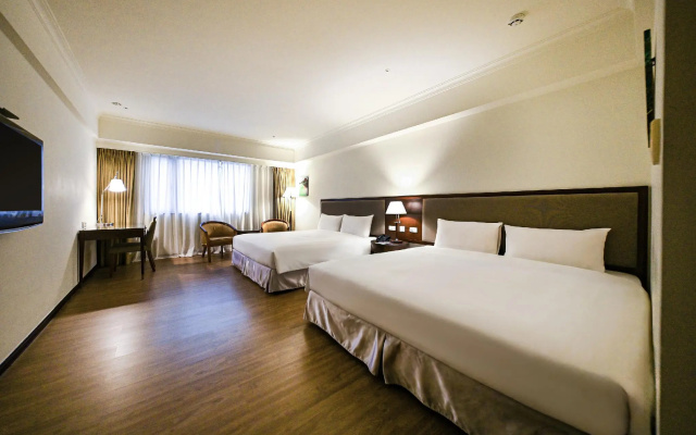 Hotel June