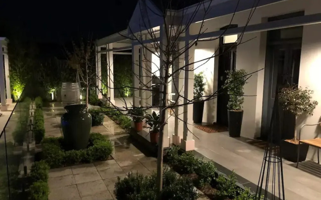 Hollidge House Apartments