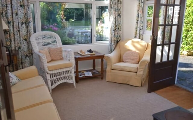Wisteria Cottage B&B