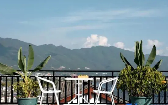 Chenfeng Yijing Smart Hotel (Lijiang Gucheng Beimenpo)