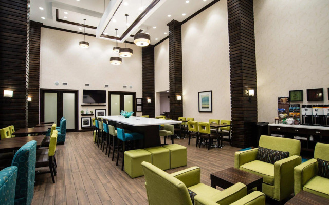 Hampton Inn & Suites by Hilton Regina East Gate