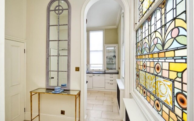Grand 2 Bedroom Flat Kensington