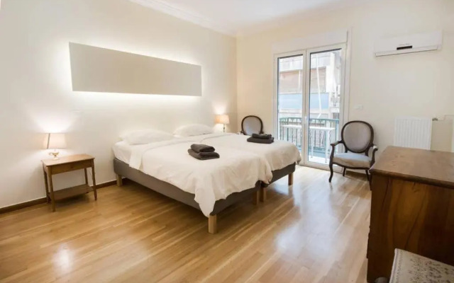 Elegant 3 bd apt, in the most prestigious area.