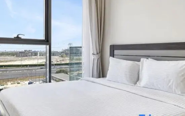 Cozy 1BR w/ Balcony Views Azizi Riviera, Meydan