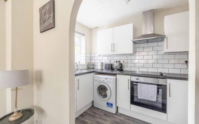 Windsor Burnham Ascot Haven Sleeps 4