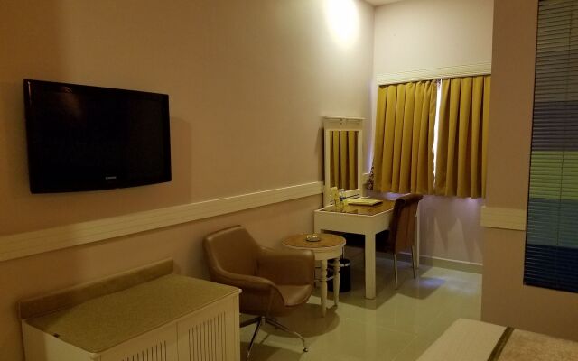 Fortune 1127 Central Hotel