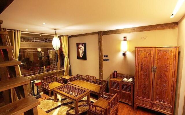 Lijiang Nobles Living Castle Hotel