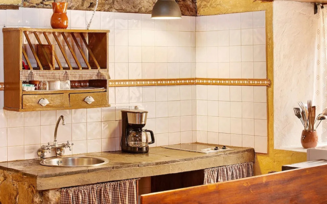 House Sleeps6-parking-garden-pool in Summer-pet