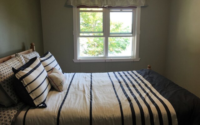 TO Stays - Waterfront Lake House Retreat