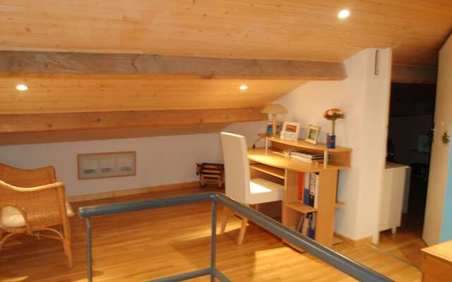 Modern Villa in Gareoult with Private Pool