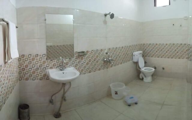 LN Hotel and Restaurant - Hostel