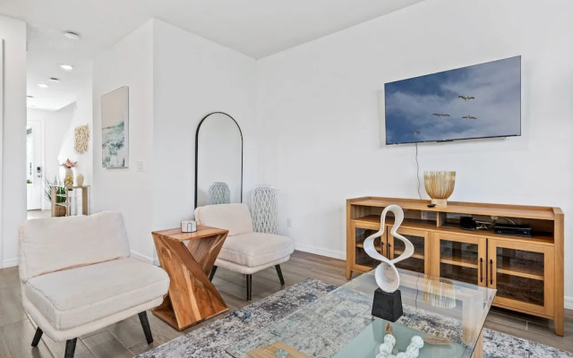 Lovely Townhome Sleeps 8 Eve101