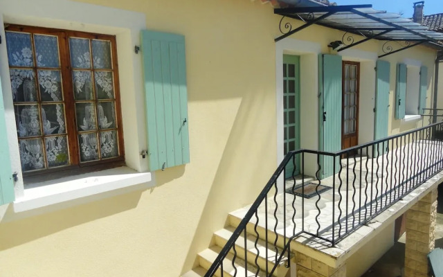 House With 2 Bedrooms in Saint-laurent-la-vernède, With Enclosed Garde