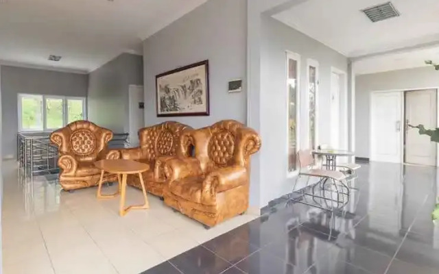 Hotel Arwana Safari puncak RedPartner