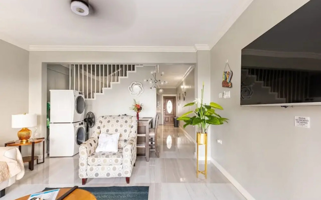 Charming Sea View Town House Chef Driver Optional