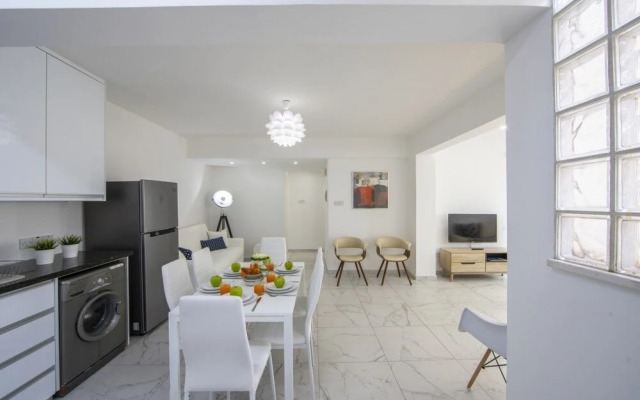 Larnaca Finikoudes Suite 405