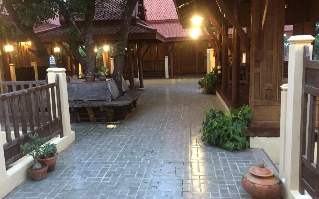Luang Chumni Village
