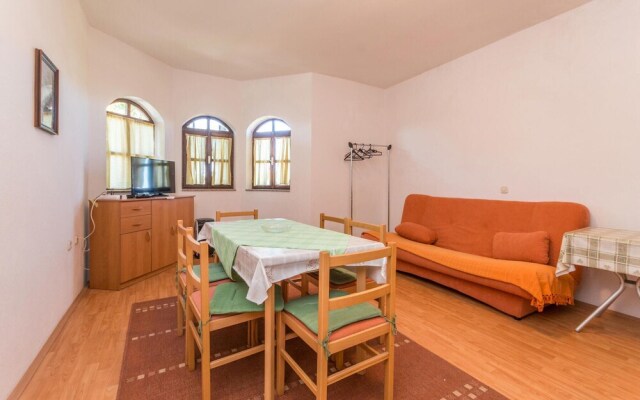 Nice Home in Sukosan With 4 Bedrooms and Wifi
