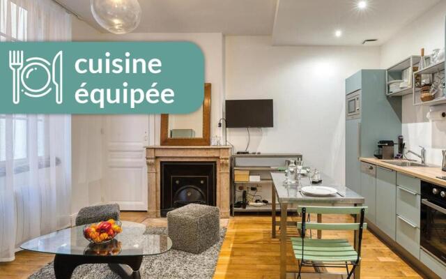 Cosy Appartement Lyon Valmy - parking