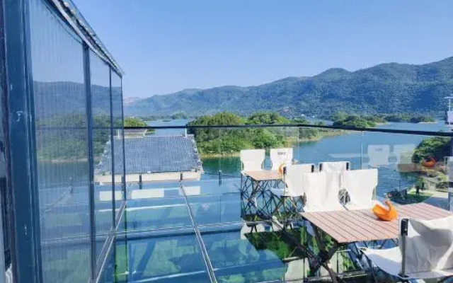 Xiandao Lake Four Seasons Lakeside Hotel (Sky City Scenic Area)