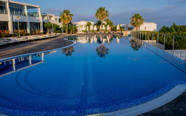 Theo Sunset Bay Hotel