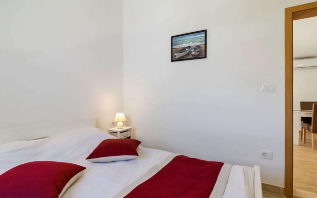 Stylish Holiday Home in Banjole With Swimming Pool