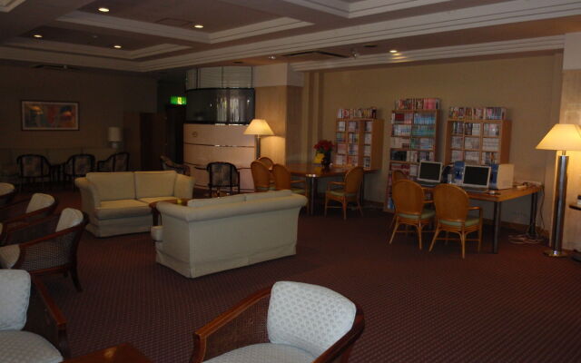 Hotel Crown Hills Okaya