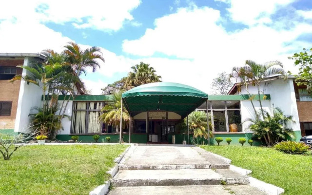 OYO Del Verde Hotel