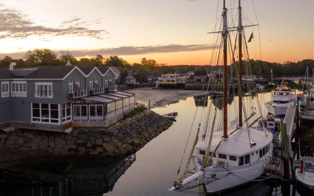 The Boathouse Waterfront Hotel & Marina