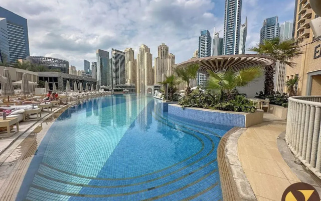 JW Marriott Marina Mall Access & Views