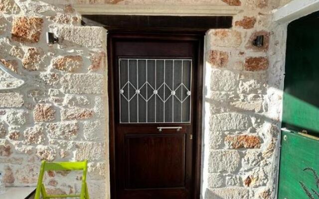 Tholos Studio, Sternes