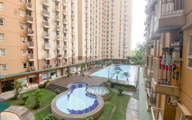 Basic Studio Room Apartment At Green Palm Residence