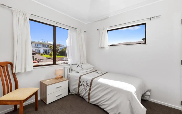 Snells Seaside Bach - Snells Beach Holiday Home