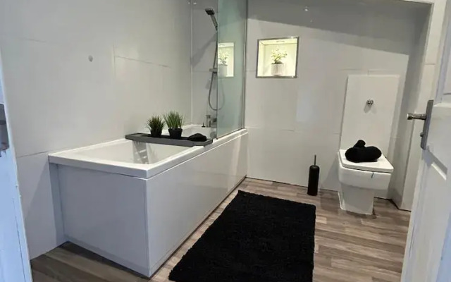 AMAZING CENTRAL 3 bed REFURB sleeps 5