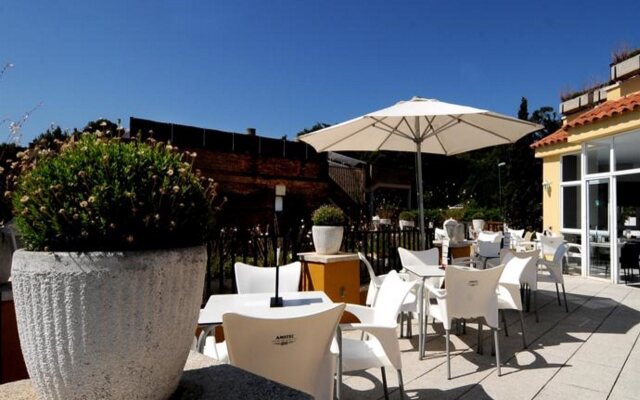Apartaments AR Monjardí