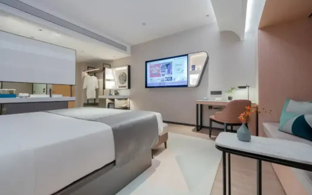 SKYBIRD Hotel (Shanghai International Resort - Chuansha Metro Station Store)