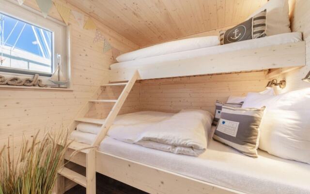 Houseboat Grey Seal Comfortable Vacation Home