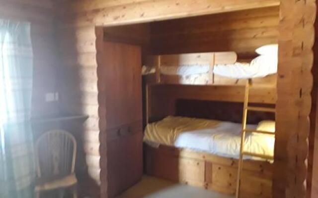 Pinetree Lodge Log Cabin