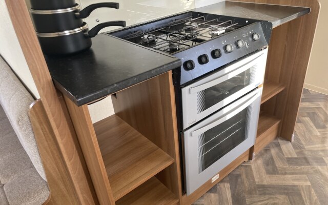 Captivating 2-bed Caravan in Clacton-on-sea