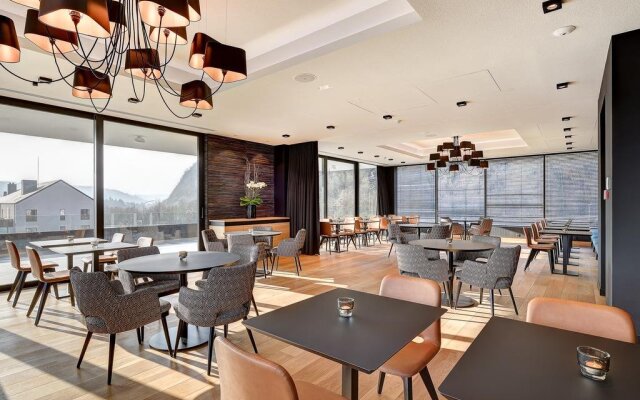 R hotel experiences