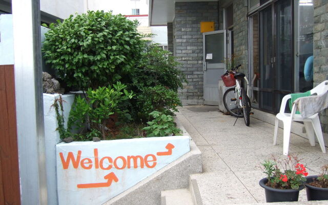 Springflower Guesthouse - Hostel