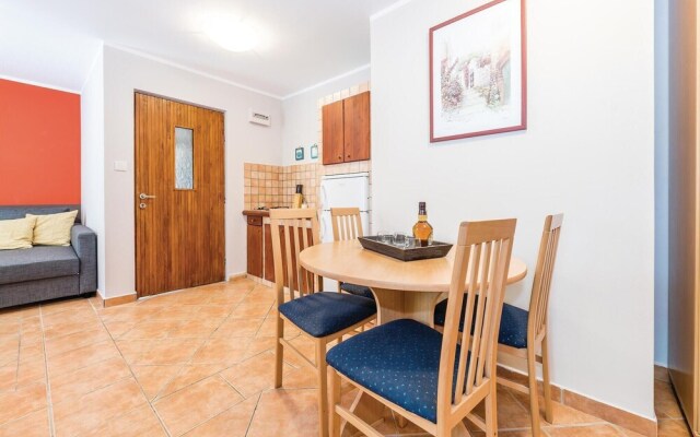 Awesome Apartment in Grebastica With 2 Bedrooms and Wifi