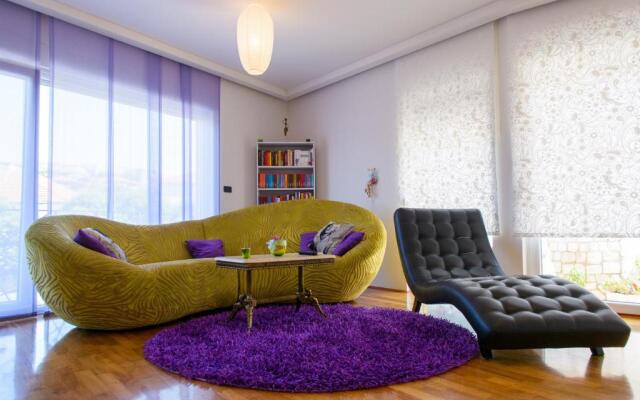 Domus Apartments
