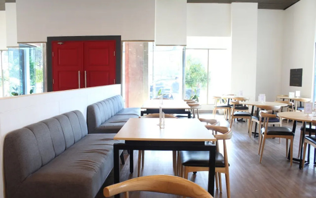 Super OYO Townhouse 1 Hotel Salemba