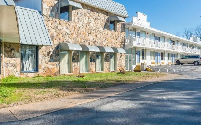 OYO Hotel Sweetwater TN West