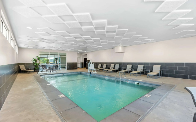 Best Western Plus Bolivar Hotel & Suites